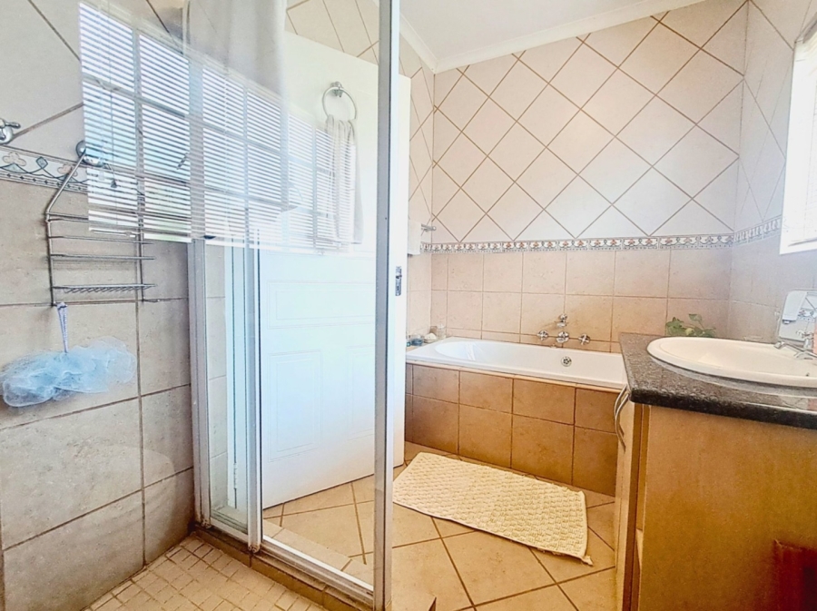 4 Bedroom Property for Sale in Safari Gardens North West